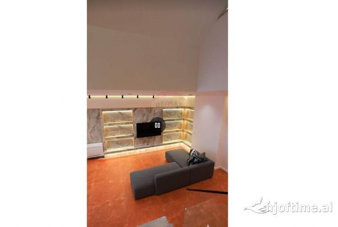 Shtepi me qera Vila Luksoze ne Tirane, 6+1, Mobilimi E mobiluar, Pagesa 5,000  Euro.