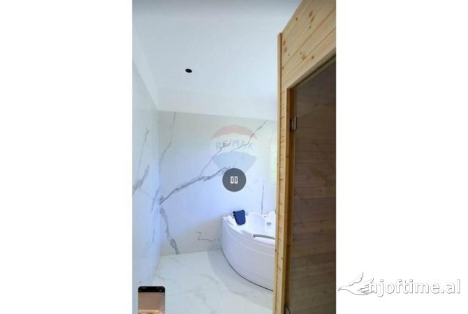 Shtepi me qera Vila Luksoze ne Tirane, 6+1, Mobilimi E mobiluar, Pagesa 5,000  Euro.