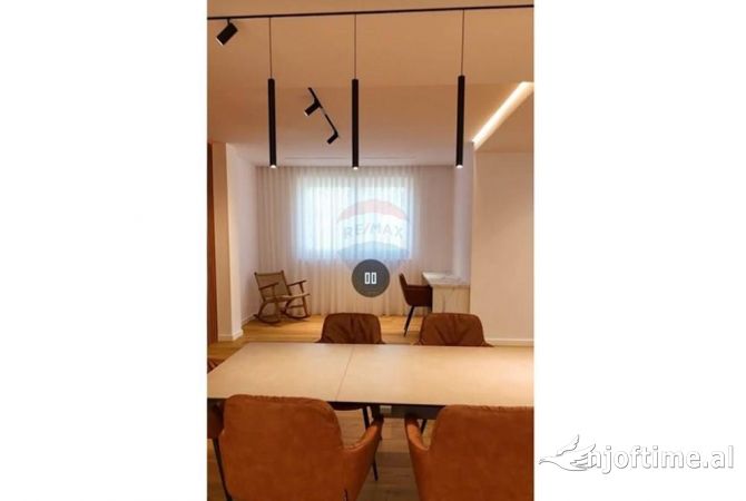 Shtepi me qera Vila Luksoze ne Tirane, 6+1, Mobilimi E mobiluar, Pagesa 5,000  Euro.