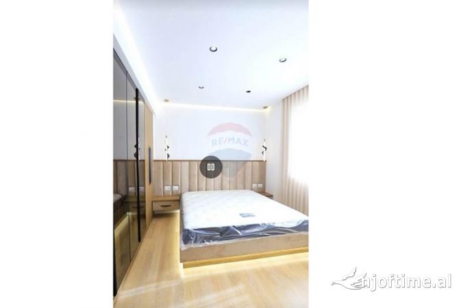 Shtepi me qera Vila Luksoze ne Tirane, 6+1, Mobilimi E mobiluar, Pagesa 5,000  Euro.