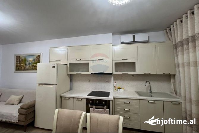 Shtepi me qera Apartament ne Tirane, 2+1, Mobilimi E mobiluar, Pagesa 900  Euro.