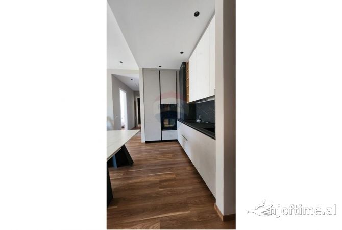 Shtepi me qera 2+1 ne Tirane - 1,250 Euro