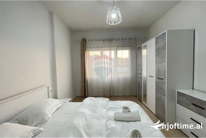 Shtepi me qera Apartament ne Tirane, 2+1, Mobilimi E mobiluar, Pagesa 1,400  Euro.