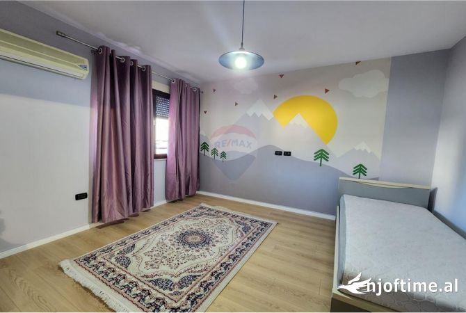 Shtepi me qera Apartament ne Tirane, 2+1, Mobilimi E mobiluar, Pagesa 800  Euro.