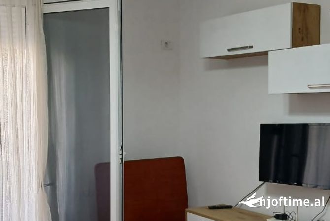 Shtepi me qera Apartament ne Tirane, 1+1, Mobilimi E mobiluar, Pagesa 600  Euro.