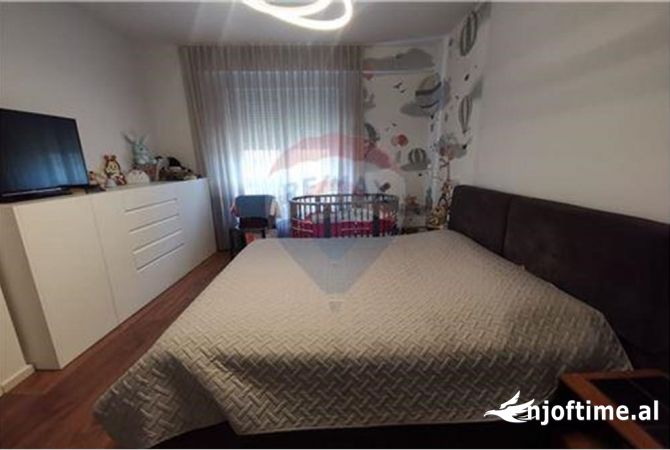 Shtepi ne shitje Apartament ne Tirane, 1+1, Mobilimi E mobiluar, Pagesa 166,300  Euro.