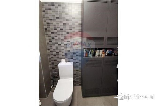 Shtepi ne shitje Apartament ne Tirane, 1+1, Mobilimi E mobiluar, Pagesa 166,300  Euro.