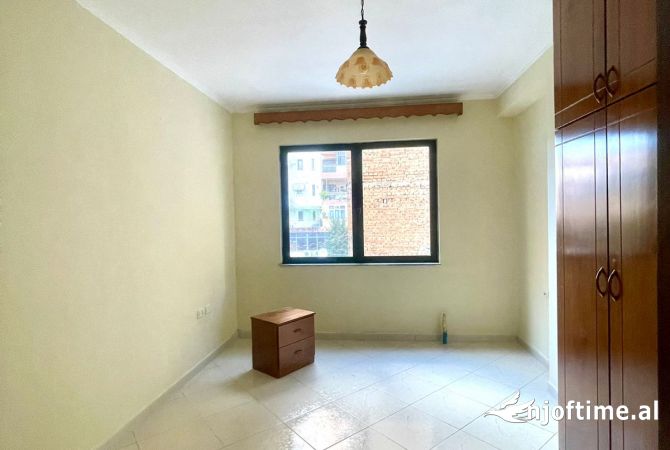 Ambient biznesi me qera 3+1 ne Tirane - 430 Euro