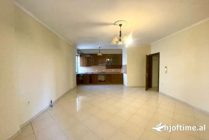 Ambient biznesi me qera 3+1 ne Tirane - 430 Euro