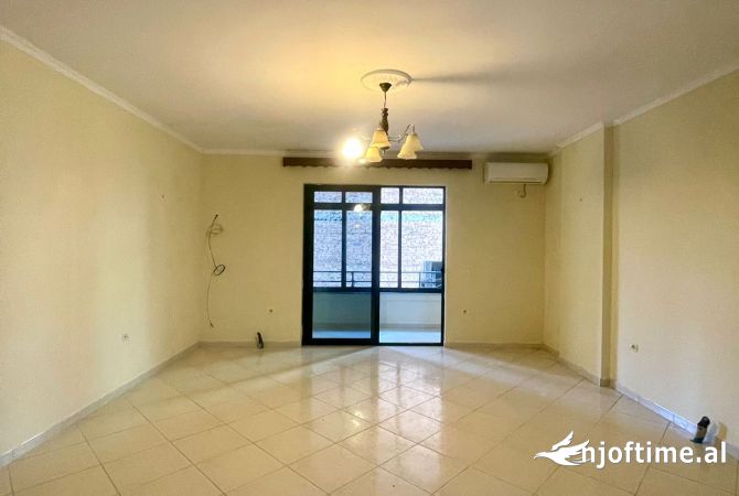 Ambient biznesi me qera 3+1 ne Tirane - 430 Euro