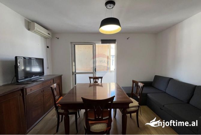 Shtepi ne shitje Apartament ne Tirane, 3+1, Mobilimi E mobiluar, Pagesa 145,000  Euro.