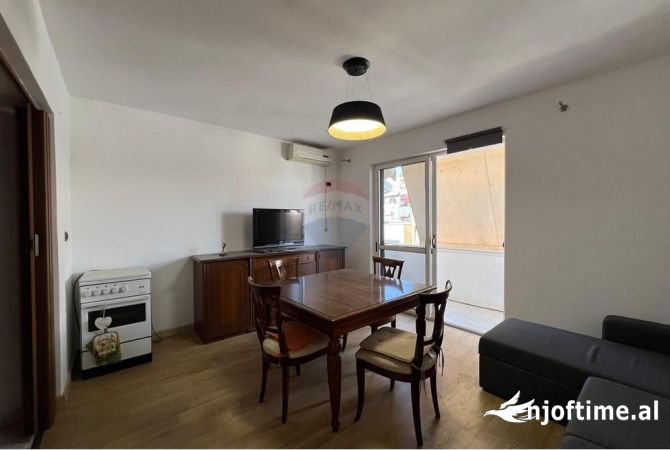 Shtepi ne shitje Apartament ne Tirane, 3+1, Mobilimi E mobiluar, Pagesa 145,000  Euro.
