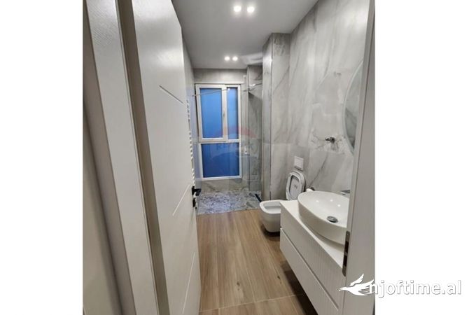 Shtepi me qera Apartament ne Tirane, 2+1, Mobilimi E mobiluar, Pagesa 900  Euro.