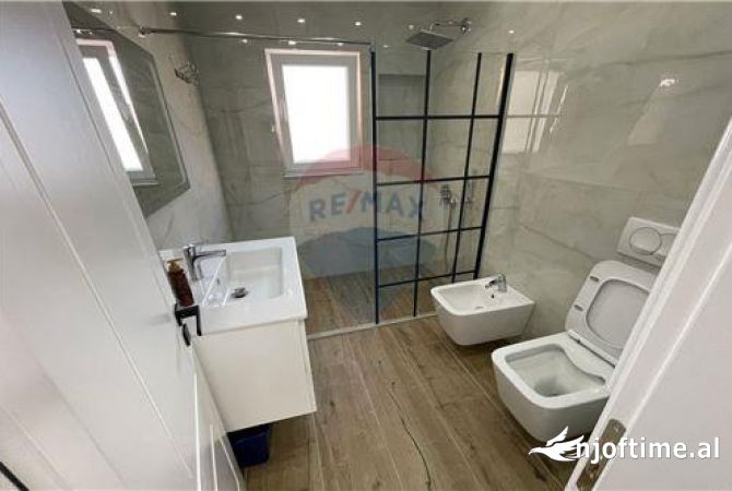 Shtepi me qera Apartament ne Tirane, 2+1, Mobilimi E mobiluar, Pagesa 1,000  Euro.