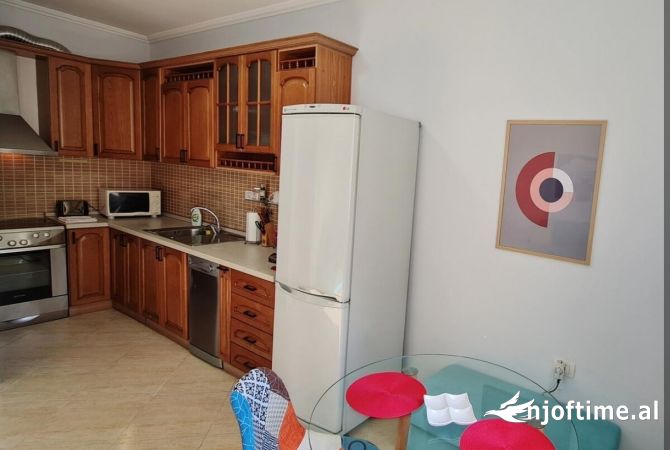 Shtepi me qera Apartament ne Tirane, 1+1, Mobilimi E mobiluar, Pagesa 600  Euro.