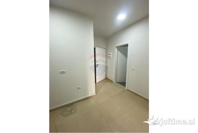 Ambient biznesi me qera 3+1 ne Tirane - 1,200 Euro