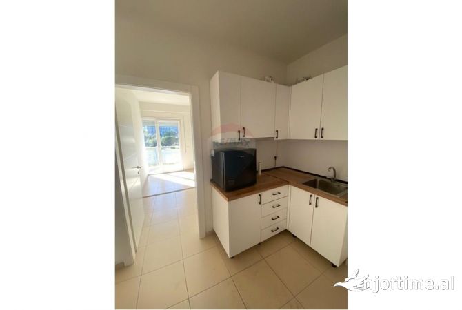 Ambient biznesi me qera 3+1 ne Tirane - 900 Euro