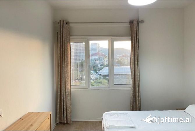 Shtepi me qera Apartament ne Tirane, 2+1, Mobilimi E mobiluar, Pagesa 1,200  Euro.