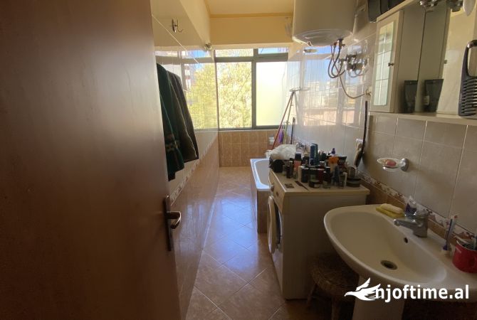 Shtepi ne shitje Apartament ne Tirane, 1+1, Mobilimi E mobiluar, Pagesa 210,000  Euro.