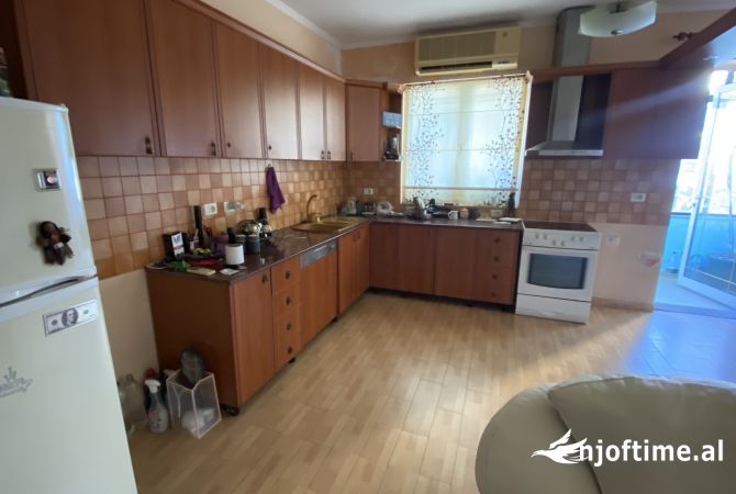 Shtepi ne shitje Apartament ne Tirane, 1+1, Mobilimi E mobiluar, Pagesa 210,000  Euro.