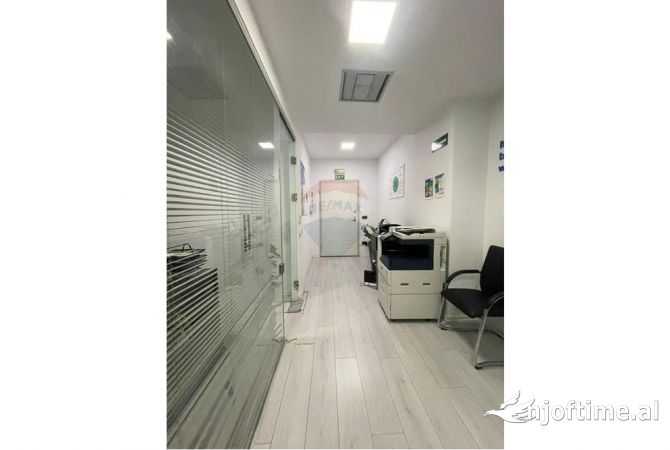 Ambient zyrash per qera te Ambasador 1