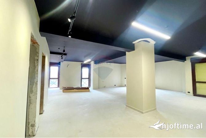Ambient biznesi me qera 3+1 ne Tirane - 1,850 Euro