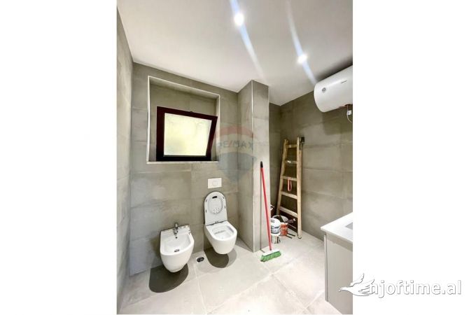 AMBIENT ZYRE ME QIRA TE TORRE DRINI!