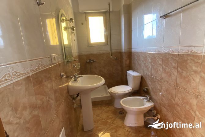 Shtepi me qera 2+1 ne Tirane - 450 Euro
