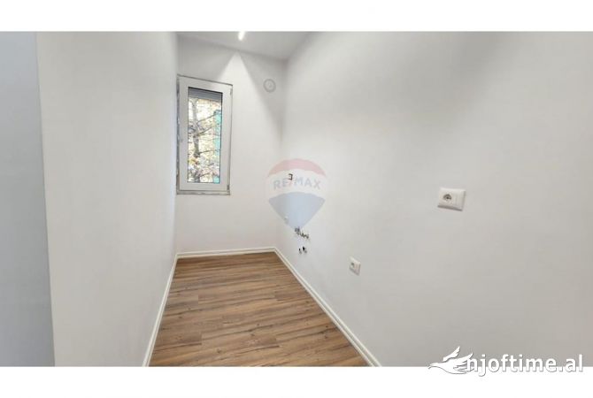 Shtepi ne shitje Apartament ne Tirane, 1+1, Mobilimi E mobiluar, Pagesa 125,000  Euro.