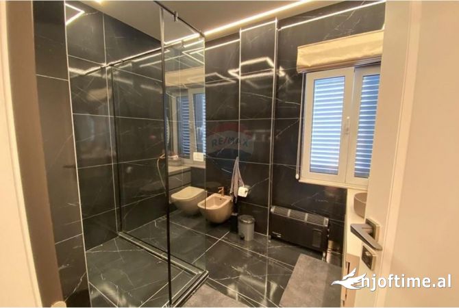 Shtepi me qera Vila Luksoze ne Tirane, 4+1, Mobilimi E mobiluar, Pagesa 2,200  Euro.