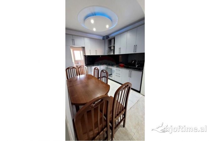 Shtepi me qera Apartament ne Tirane, 1+1, Mobilimi E mobiluar, Pagesa 500  Euro.