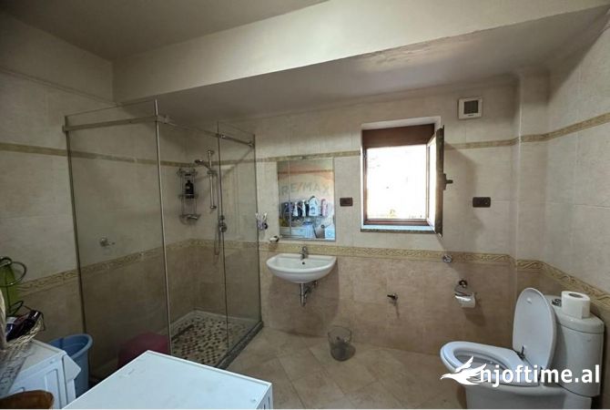 Shtepi me qera Apartament ne Tirane, 2+1, Mobilimi E mobiluar, Pagesa 500  Euro.