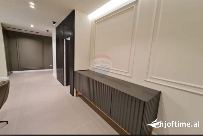 Shtepi me qera Apartament ne Tirane, 3+1, Mobilimi E mobiluar, Pagesa 1,800  Euro.