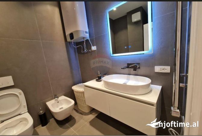 Shtepi me qera Apartament ne Tirane, 3+1, Mobilimi E mobiluar, Pagesa 1,800  Euro.