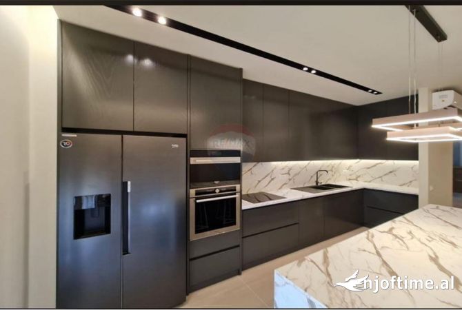 Super apartament 3+1 per qira te Park Life!