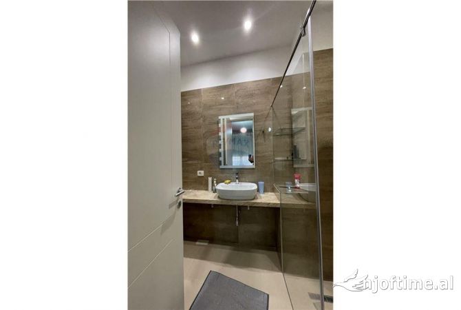 Shtepi me qera Apartament ne Tirane, 2+1, Mobilimi E mobiluar, Pagesa 1,200  Euro.