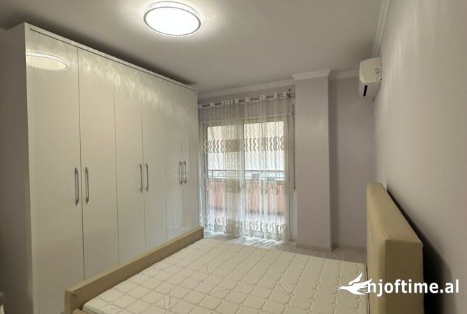 Shtepi me qera Apartament ne Tirane, 2+1, Mobilimi E mobiluar, Pagesa 800  Euro.