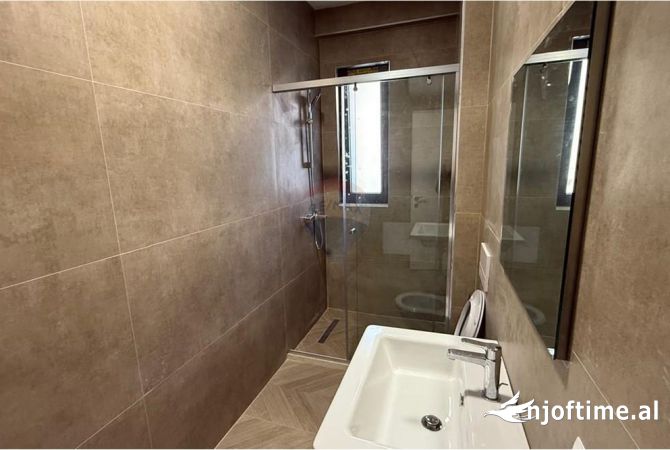 Shtepi me qera Apartament ne Tirane, 2+1, Mobilimi E mobiluar, Pagesa 800  Euro.