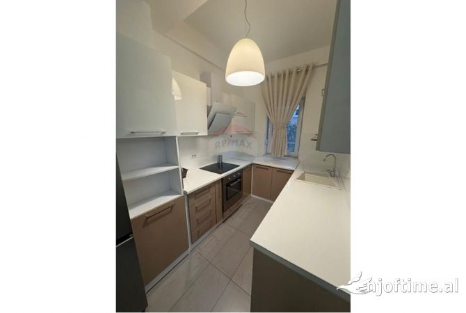 Shtepi me qera Apartament ne Tirane, 1+1, Mobilimi E mobiluar, Pagesa 800  Euro.