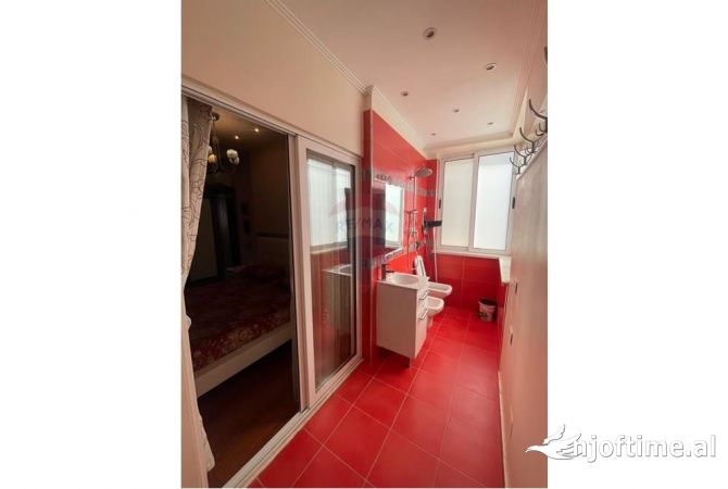 Shtepi me qera Apartament ne Tirane, 2+1, Mobilimi E mobiluar, Pagesa 700  Euro.