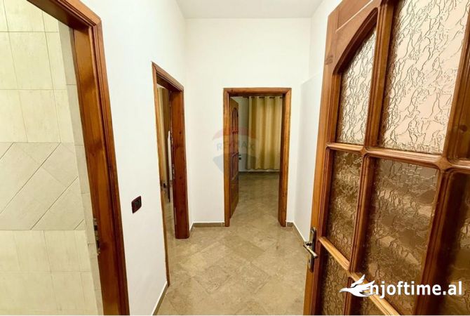 Shtepi me qera Apartament ne Tirane, 2+1, Mobilimi E mobiluar, Pagesa 580  Euro.