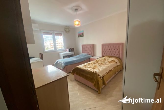 Shtepi ne shitje Apartament ne Tirane, 2+1, Mobilimi E mobiluar, Pagesa 117,000  Euro.