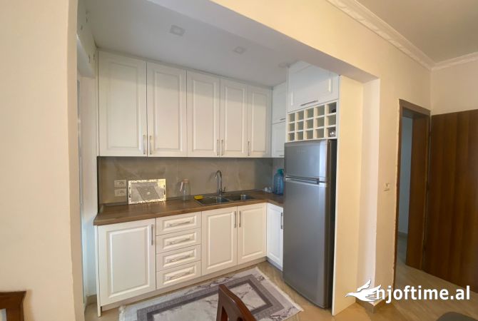 Shtepi ne shitje Apartament ne Tirane, 2+1, Mobilimi E mobiluar, Pagesa 117,000  Euro.