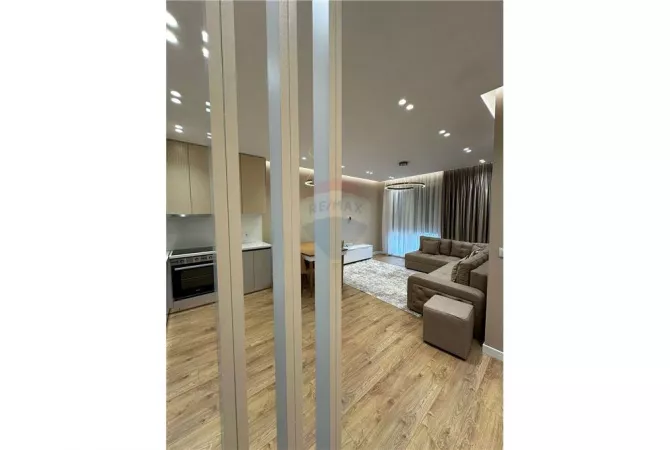 Shtepi me qera 2+1 ne Tirane - 1,200 Euro