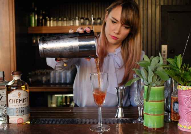 Njoftime Pune ne Tirane, Profesioni Banakiere, Kamariere , , Pagesa Me Marreveshje.