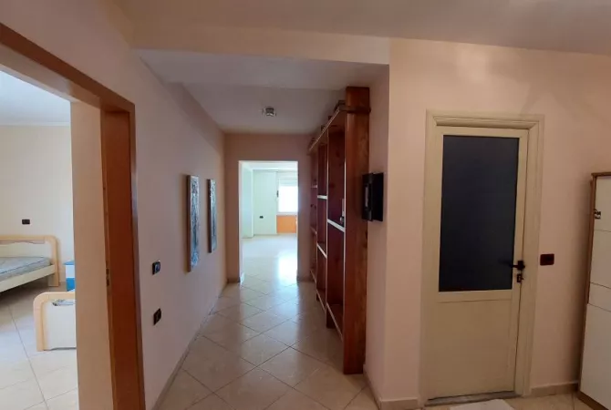 Shtepi me qera Apartament ne Vlore, 2+1, Mobilimi E mobiluar, Pagesa 350  Euro.