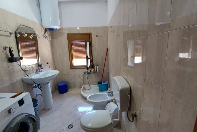 Shtepi ne shitje Apartament ne Vlore, 2+1, Mobilimi E mobiluar, Pagesa 15,000,000  Leke.