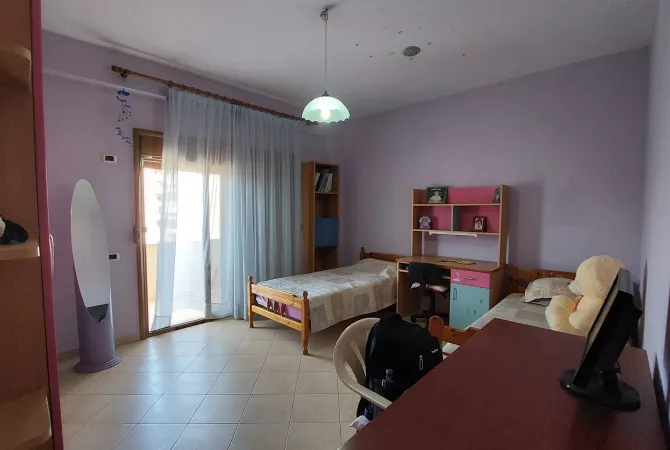 Shtepi ne shitje Apartament ne Vlore, 2+1, Mobilimi E mobiluar, Pagesa 15,000,000  Leke.