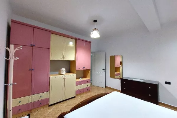 Shtepi me qera Shtepi Private ne Vlore, 1+1, Mobilimi E mobiluar, Pagesa 320  Euro.