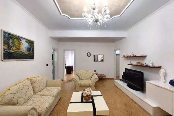 Shtepi me qera Shtepi Private ne Vlore, 1+1, Mobilimi E mobiluar, Pagesa 320  Euro.